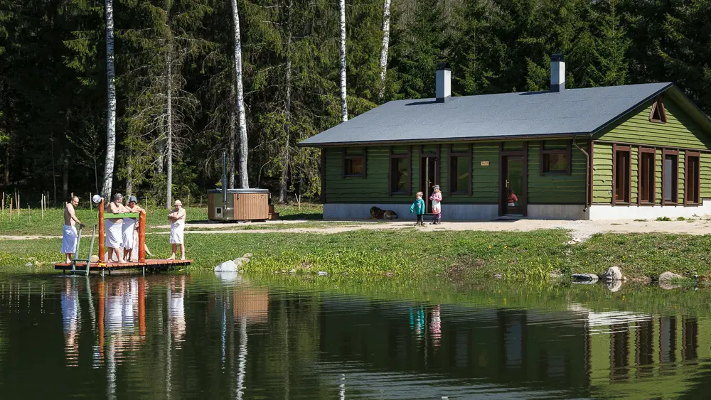 Väike-Trommi saunast saab otse tiiki