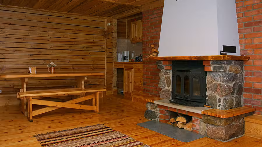 Väike-Trommi talu väike kaminasaal